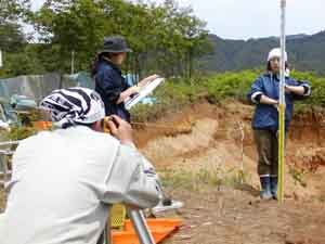 平面図の作成作業（南から）の写真